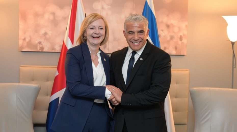 Lapid with UK Prime Minister Liz Truss, who said she is considering moving the British Embassy to Jerusalem.