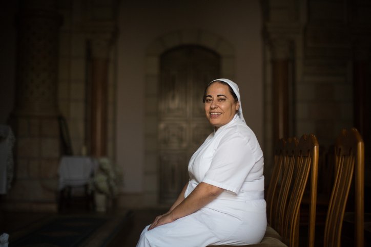 Eine Nonne im Waisenhaus von Bethlehem