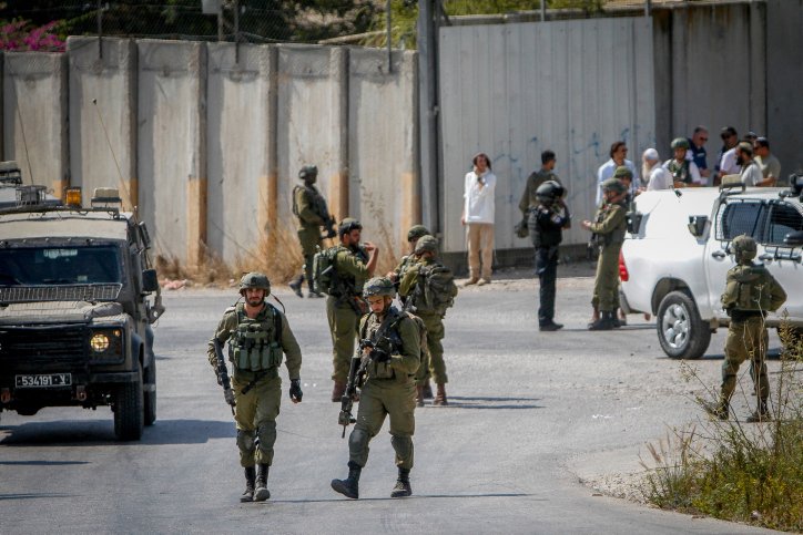 Israelische Soldaten Sichern den Tatort