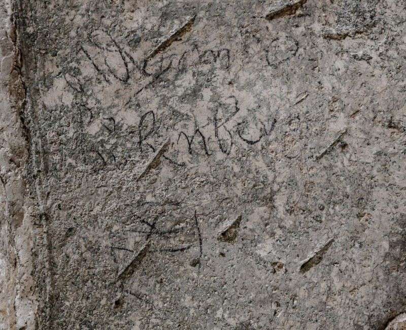 Israelische Archäologen dokumentieren Graffiti, die vor über 500 Jahren von christlichen und muslimischen Pilgern auf dem Berg Zion hinterlassen wurden.