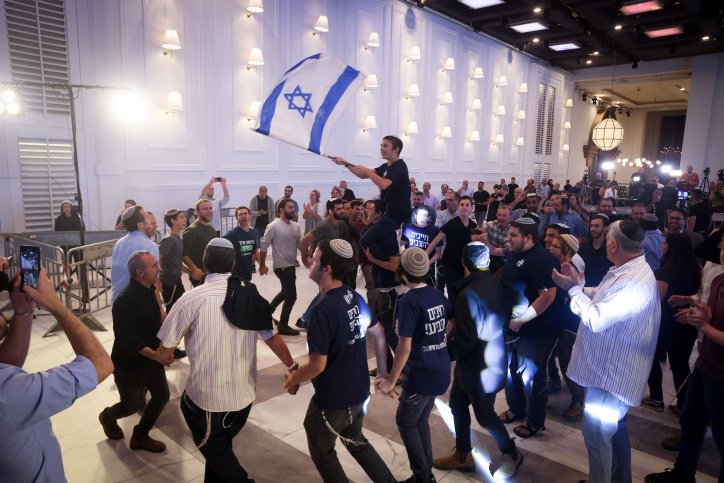 Mitglieder der Likud-Partei feiern ihren Sieg