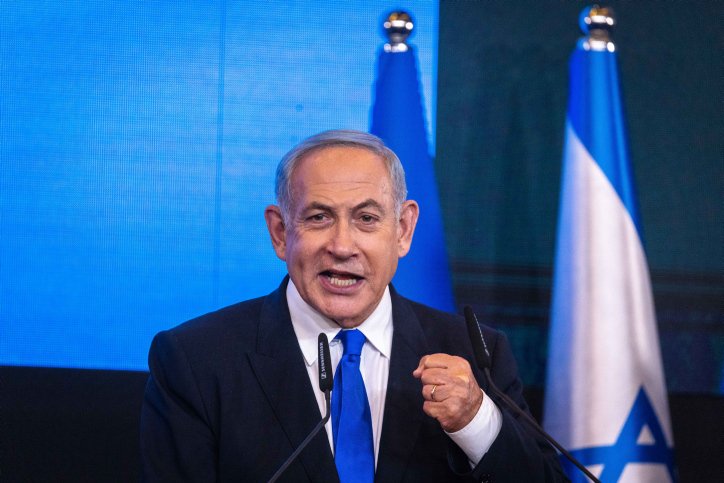 Der Vorsitzende der Likud-Partei, Benjamin Netanjahu, spricht am Abend der israelischen Wahlen zu seinen Anhängern