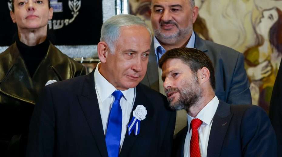 Netanyahu and Religious Zionist leader Bezalel Smotrich at the swearing-in ceremony of the 25th Knesset.