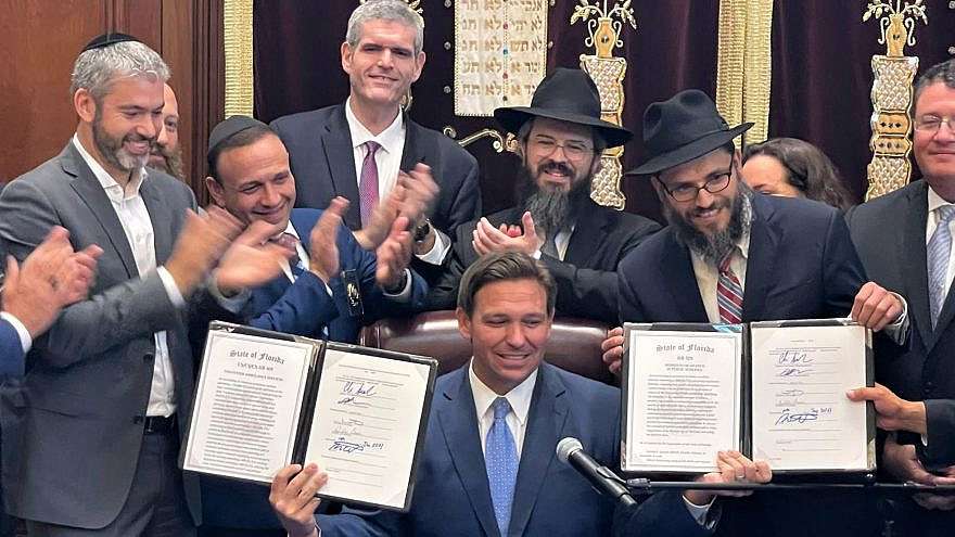 Der Gouverneur von Florida, Ron DeSantis, unterzeichnete am 17. Juni 2021 ein Gesetz, das zusätzliche Mittel für jüdische Zwecke und die Unterstützung der Hatzalah-Notfallhelfer vorsieht.