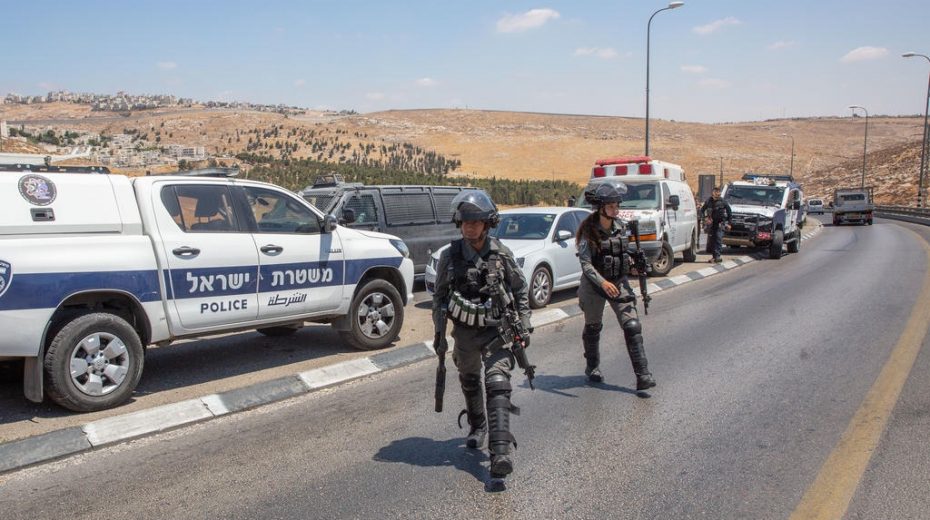 Israelische Sicherheitskräfte am Tatort des Terroranschlags vom Mittwochmorgen.