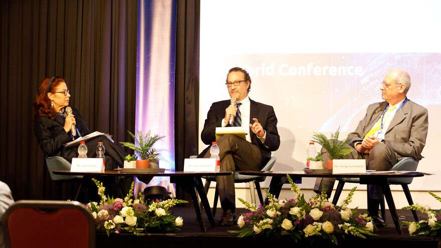 Eine Podiumsdiskussion auf der Konferenz "U.S.-China Competition: Meet the Middle East" Konferenz in Tel Aviv, 8. Dezember 2022.