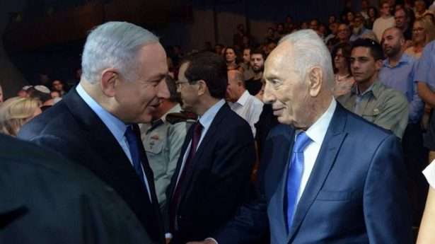 Benjamin Netanjahu und Schimon Peres im Jahr 2016. Die Parteien, die heute eindeutig dem linken oder rechten Flügel zuzuordnen sind, waren nicht immer so. Die politische Landschaft Israels hat sich mit der geopolitischen Lage des Landes stark verändert.