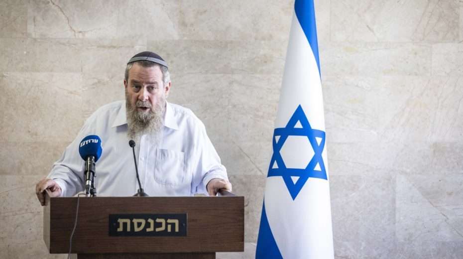 Liberale Gesetzgeber sind entsetzt: Der israelische Politiker Avi Maoz glaubt, dass Gottes Gebote durchgesetzt werden sollten, und jetzt hat er sogar Einfluss auf das israelische Bildungssystem.