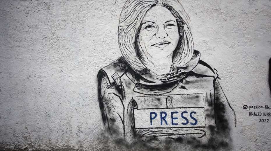 Israels mangelhafte Öffentlichkeitsarbeit hat dazu geführt, dass eher feindselige Stimmen den Ton angeben, wie im Fall von Al Jazeera, das die Berichterstattung über den Tod von Shireen Abu Akleh kontrolliert.