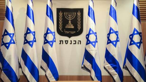 Der Davidstern mag bekannter sein, aber das offizielle Symbol des Staates Israel ist die Tempelmenora.