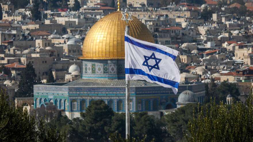 Blick auf den Felsendom und den Tempelberg in der Jerusalemer Altstadt vom Ölberg-Observatorium aus