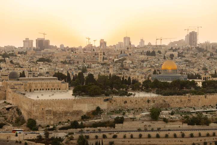 Blick auf den Felsendom und den Tempelberg in der Jerusalemer Altstadt vom Ölberg-Observatorium aus