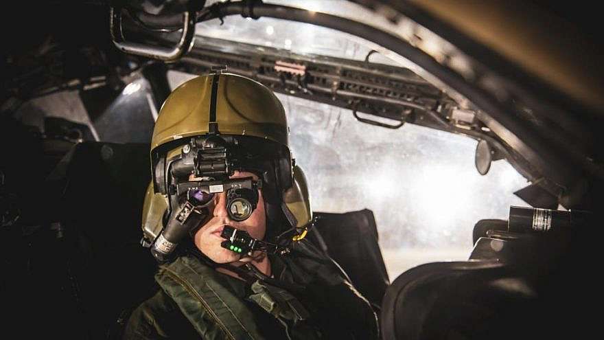 Ein Pilot während der Übung "Staging Threat" der IAF