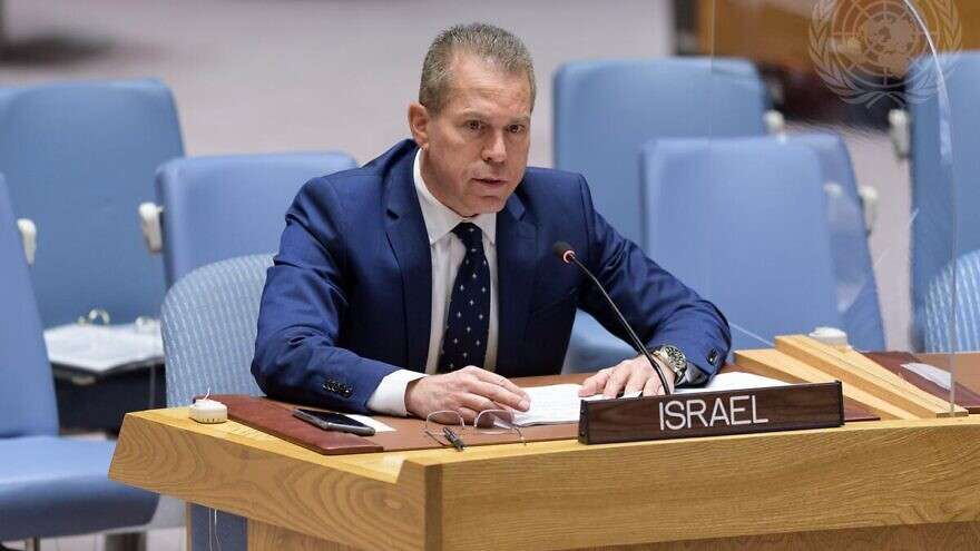 Der israelische Botschafter Gilad Erdan stellt sich den Kritikern im UN-Sicherheitsrat.