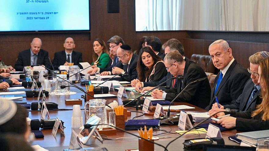 Der israelische Premierminister Benjamin Netanjahu leitet die wöchentliche Kabinettssitzung in Jerusalem