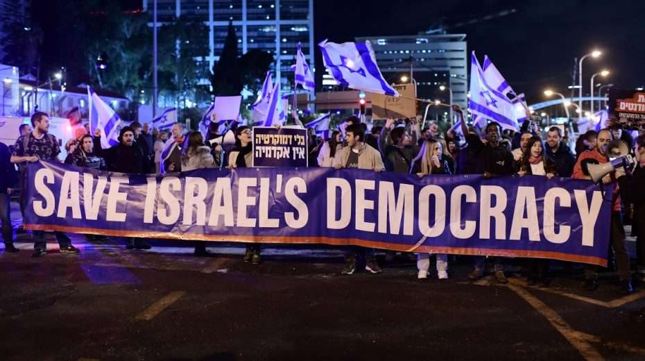 Israels Justizreform. Netanjahus Gegner behaupten, dass sie versuchen, die Demokratie im jüdischen Staat zu retten. Doch die israelische Demokratie hat sich von den demokratischen Normen im Westen deutlich entfernt