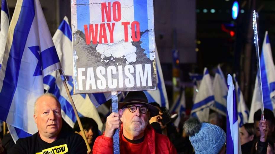 Linke Israelis sagen, die Regierung Netanjahu sei eine faschistische Regierung, und deshalb seien sie verpflichtet, sie zu bekämpfen.