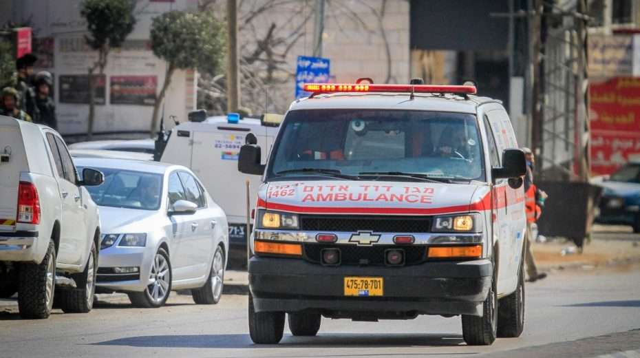 Palästinensischer Terrorist. Israelische Rettungskräfte am Tatort des tödlichen Terroranschlags in Samaria