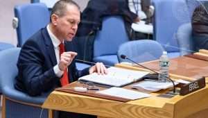 Der israelische Botschafter Gilad Erdan kritisiert die Amerikaner und den Rest des UN-Sicherheitsrats für ihre Besessenheit von den jüdischen Siedlungen.
