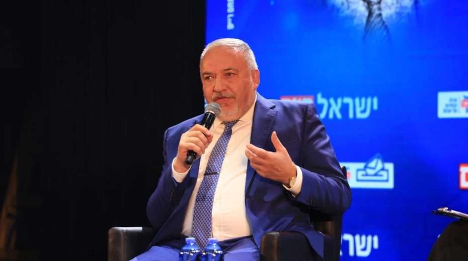 Der Vorsitzende der Partei Israel Beiteinu, Avigdor Liberman, sitzt in der Opposition zur Regierung Netanjahu, unterstützt aber deren Gesetzgebung zur Todesstrafe