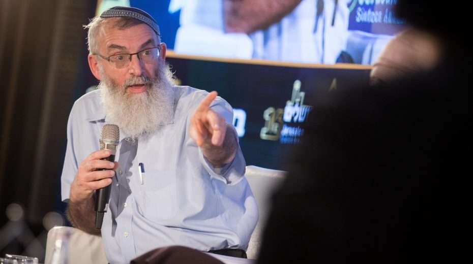 Rabbi David Stav von der einflussreichen Tzohar-Bewegung rief die Israelis zum Fasten und Beten auf, um einen Bürgerkrieg zu vermeiden.