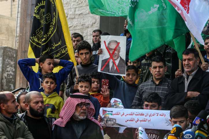 Anhänger der Hamas freuen sich über negative Nachrichten für Israel.