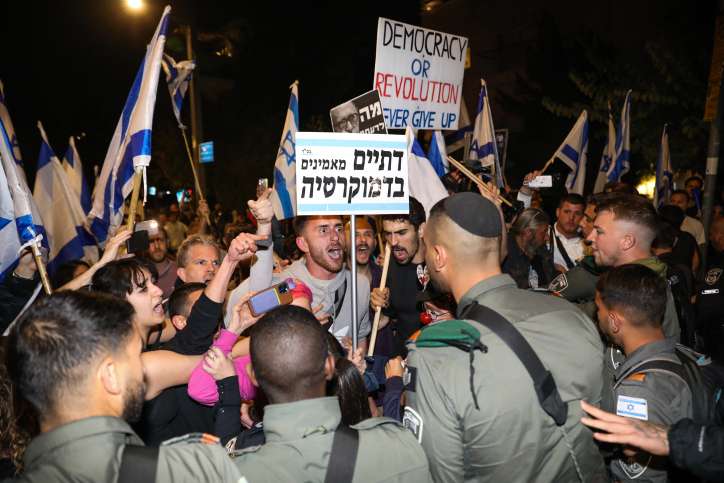 Anarchisten. Die Proteste in ISrael werden immer gewalttätiger.