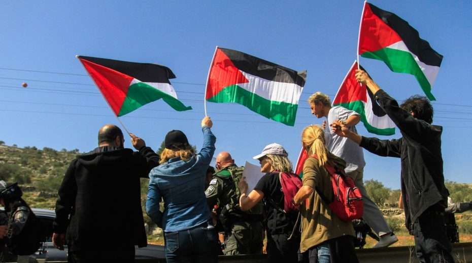 palästinenser. Eine Gruppe "pragmatischer" Israelis demonstriert zur Unterstützung des "palästinensischen Volkes". Bild: Nasser Ishtayeh/Flash90