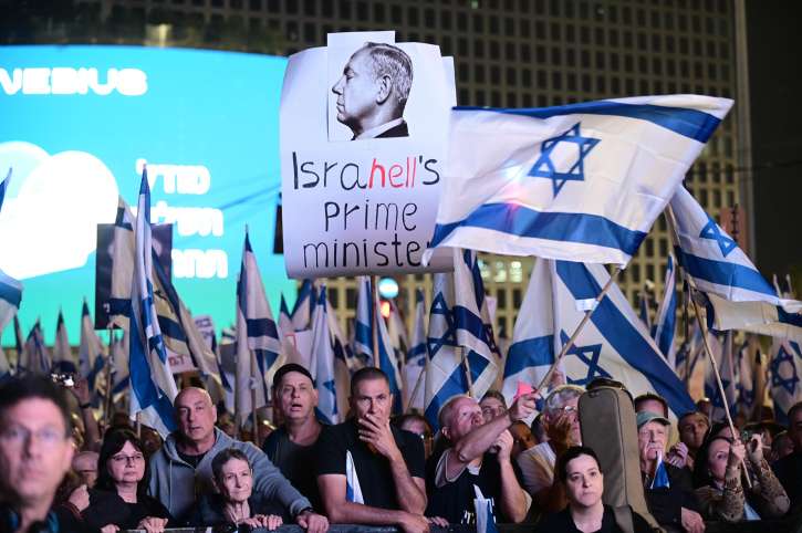 Israelis demonstrieren in Tel Aviv gegen Netanjahu. Israel ist gespaltener denn je, und unsere Feinde lieben das.