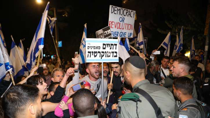 Tachles With Aviel – “Does Everyone Do What Is Right in Their Own Eyes?” The protests in Israel are becoming increasingly violent.