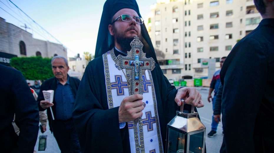Christen sagen, dass einige Juden in der Altstadt Jerusalems auf den Boden spucken, wenn sie ein christliches Kreuz sehen. Foto von Nasser Ishtayeh/Flash90