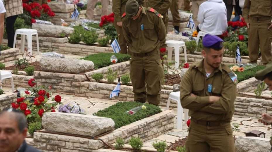New App Finds Graves of Fallen Israeli Soldiers Friends and family mourn at the graves of lost loved ones on Israel's Memorial Day. Photo by Elyashiv Rakovski/TPS