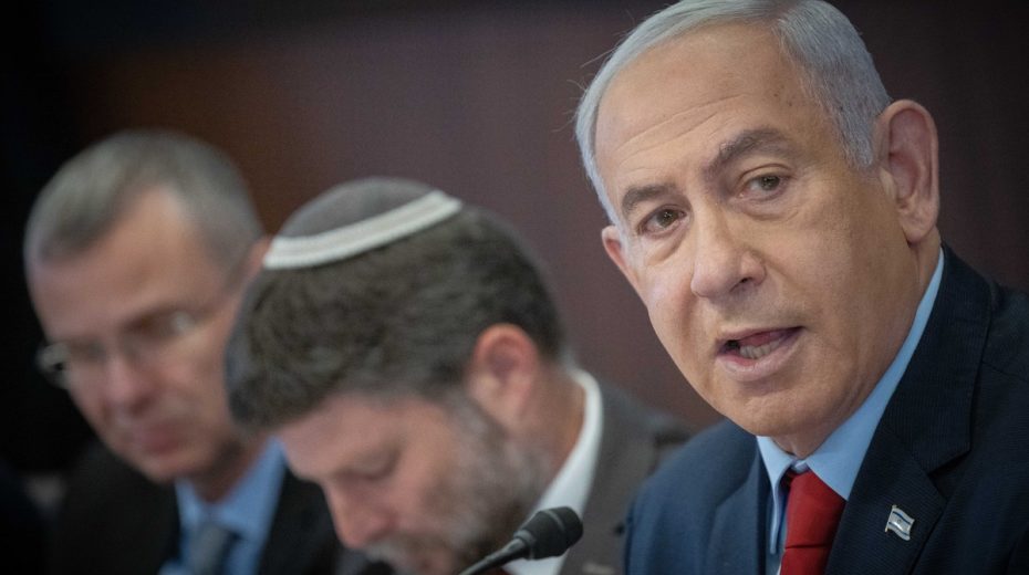 Netanyahu Government’s “Wealth Redistribution” Scheme Roils Israel A "wealth redistribution" proposal by Netanyahu and his government isn't sitting well with most Israelis. Photo by Yonatan Sindel/Flash90