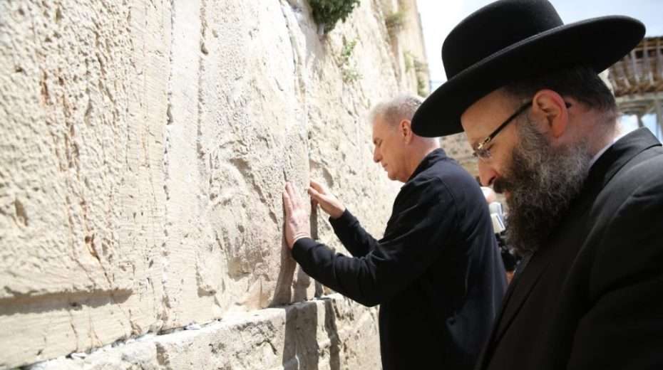 US House Speaker Visits Jerusalem’s Western Wall US House of Representatives Speaker Kevin McCarthy at the Western Wall of the Temple Mount in Jerusalem. Photo by Western Wall Heritage Foundation