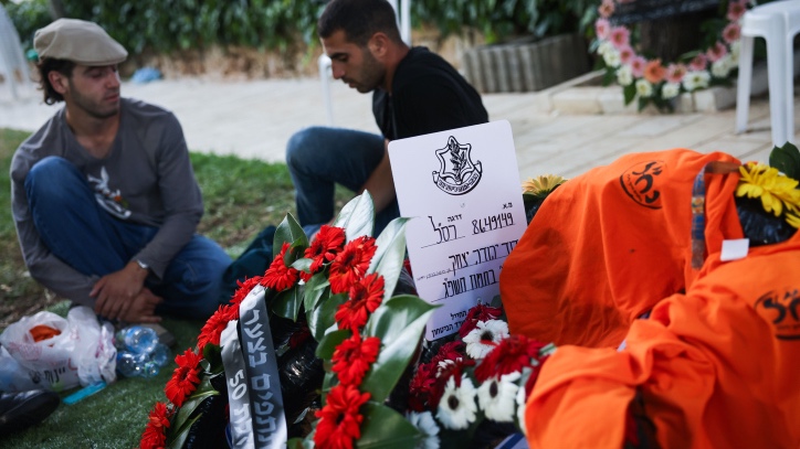 “Messianic Barbarism”: Leftist Israeli Journalist Won’t Mourn Fallen IDF Soldier Family and friends on Wednesday laid to rest Sgt. David Yehudah Yitzchak, who fell in Jenin. But not all Israelis mourned his death. Photo by Chaim Goldberg/Flash90