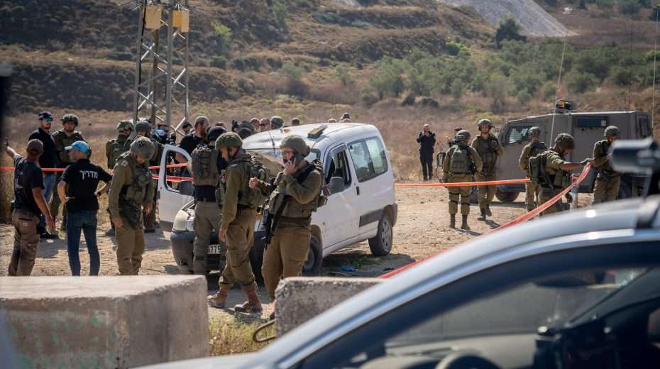 Israeli Soldier Killed in Terrorist Attack at Kedumim Israeli security forces at the scene of the attack in Kedumim Photo: Hillel Maeir/Flash90