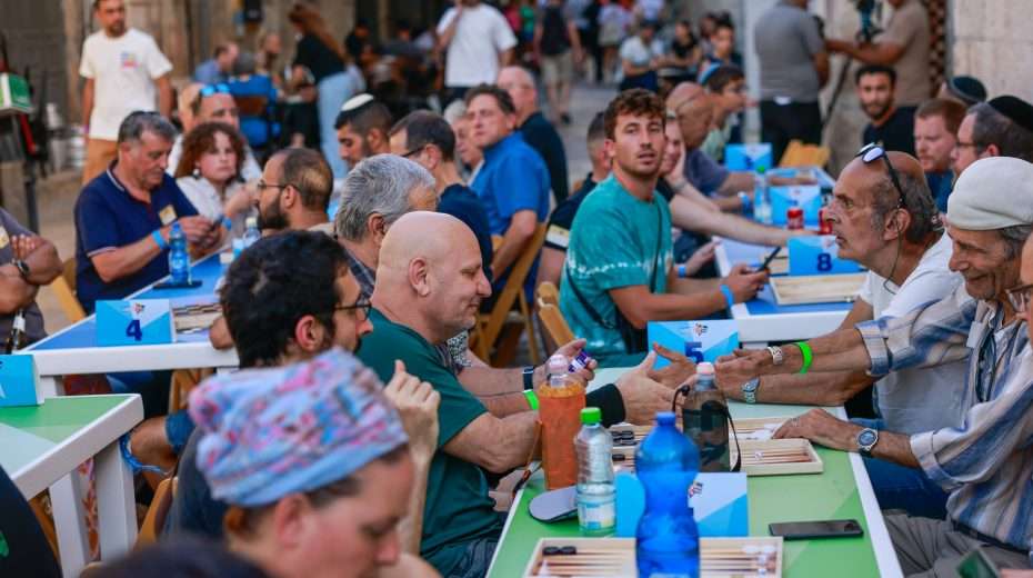 Jews and Arabs Face Off! At Backgammon The 5th Jerusalem Backgammon Championship at the New Gate of Jerusalem's Old City. Photo: Chaim Goldberg/Flash90