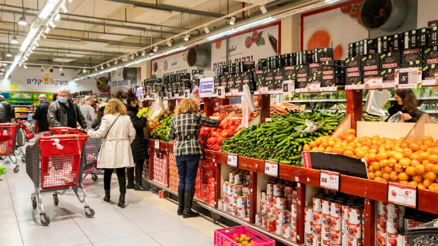 2022: Israel’s cost of living was highest in the OECD Shopping at the Rami Levy supermarket in Modi'in, between Tel Aviv and Jerusalem, Feb. 1, 2022. Photo by Yossi Aloni/Flash90.