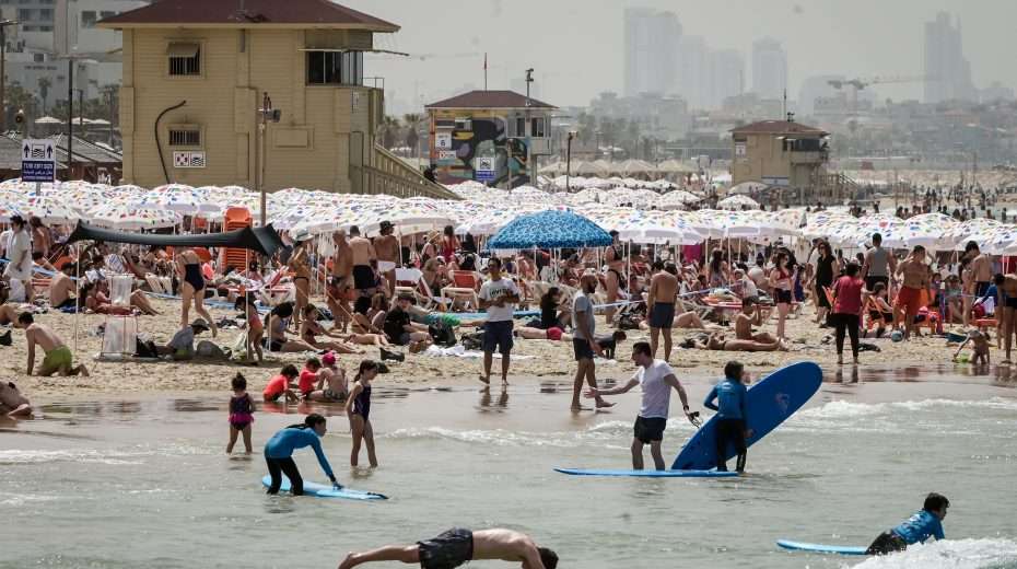 Beach vacation in Israel – God’s promise to Abraham has been fulfilled A popular beach in Tel Aviv. Photo by Avshalom Sassoni/Flash90