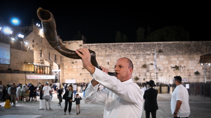 How Rosh Hashanah is Celebrated in Israel and America A Jewish man blowing the shofar at the Western Wall in the Old City of Jerusalem, on September 14, 2023, the night before the Jewish holiday of Rosh Hashanah (Jewish New Year). Photo by Arie Leib Abrams/Flash90