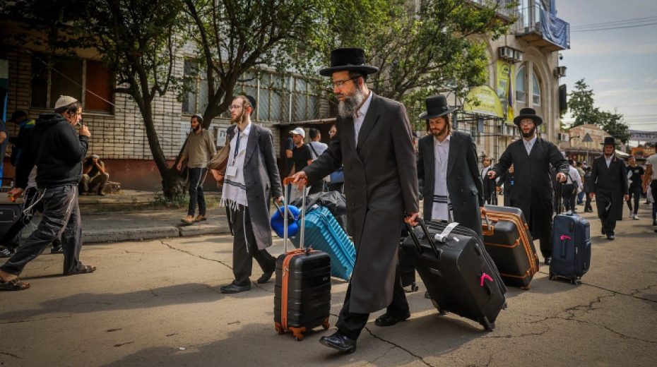 22,000 pilgrims arrive in Ukraine ahead of Rosh Hashanah Jews arrive in the Ukrainian city of Uman ahead of Rosh Hashanah, Sept. 14, 2023. Photo by Chaim Goldberg/Flash90.
