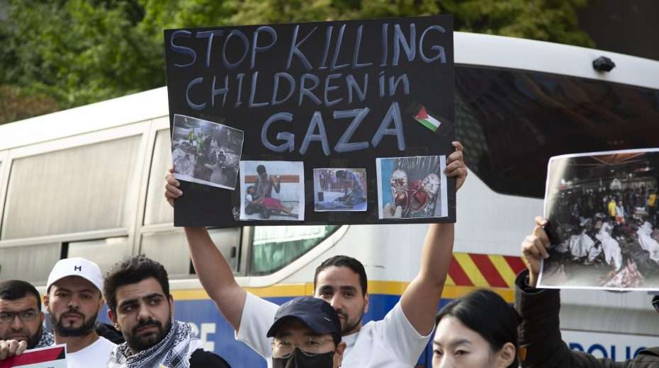 Tachles with Aviel – Media in the service of liars Palestinians living in South Korea and members of civil groups protest against an alleged Israeli bombing of a hospital in Gaza in front of the Israeli embassy in Seoul, South Korea, on October 18, 2023. Photo: EPA-EFE/JEON HEON-KYUN