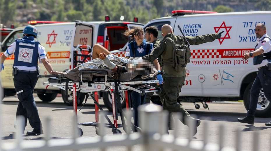 Victims and terrorists are treated side by side Wounded Israeli soldiers from the south arrive at Hadassah Ein Kerem Hospital in Jerusalem on October 7, 2023. Photo: Noam Revkin Fenton/Flash90