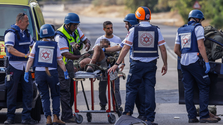 Medics on the front lines – Magen David Adom heroes Magen David Adom medics treat a wounded soldier in southern Israel on October 7, 2023. Photo by Nati Shohat/Flash90