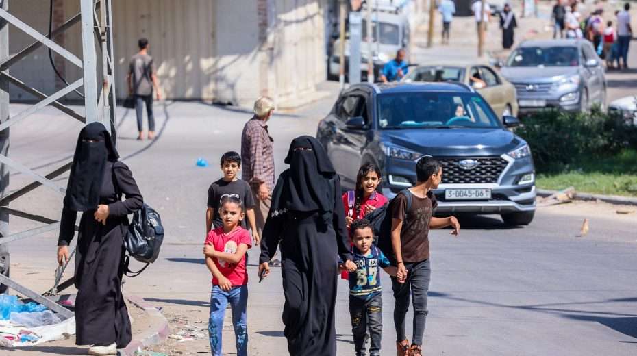 Hamas sacrifices its children Palestinians leave their homes in the southern part of the Gaza Strip, in Gaza City, on October 13, 2023. Photo: Atia Mohammed/Flash90