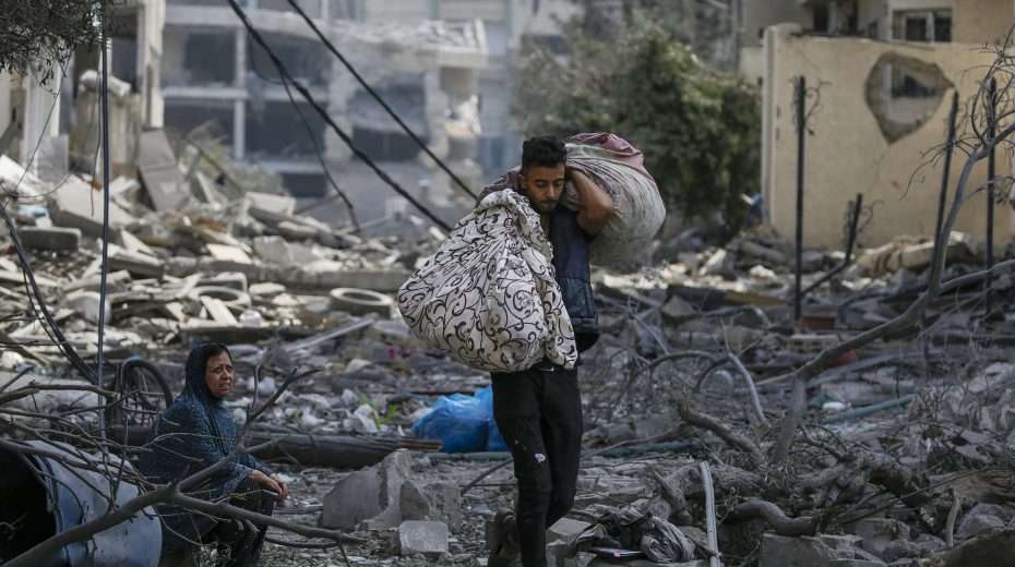 The rubble of the destroyed Al-Ramal neighborhood after an Israeli airstrike in Gaza City, October 10, 2023. Photo: EPA-EFE/MOHAMMED SABER