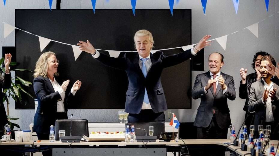 The leader of the Party for Freedom (PVV) Geert Wilders (center) after the elections to the House of Representatives. Photo: EPA-EFE/REMKO DE WAAL