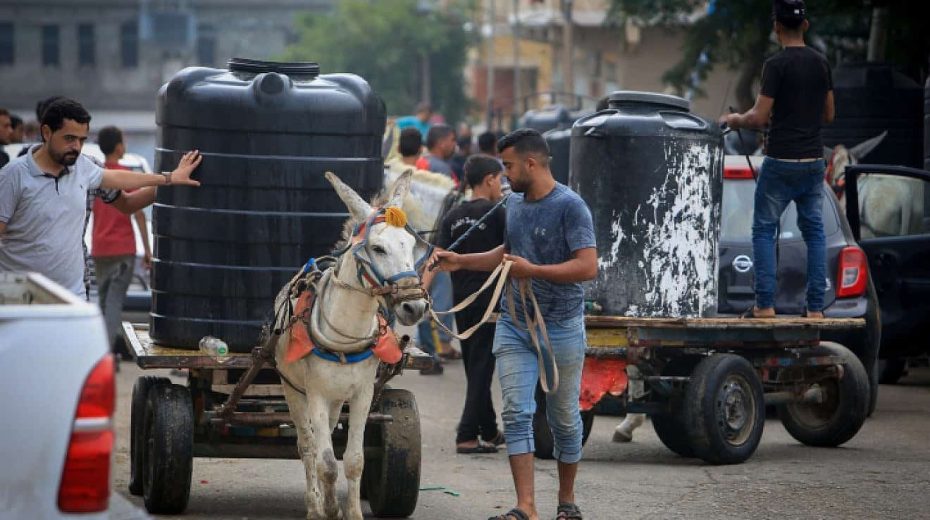 Palestinian civilians wait to collect water in Rafah in the southern Gaza Strip, on Oct. 28, 2023. Photo by Abed Rahim Khatib/Flash90.