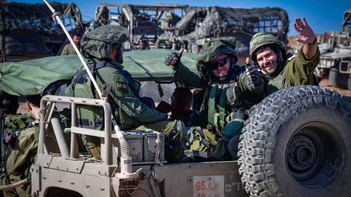 In times of war, Israeli troops rely on the generosity of citizens and Israel's friends abroad to gear up for battle. Photo by Avshalom Sassoni/Flash90