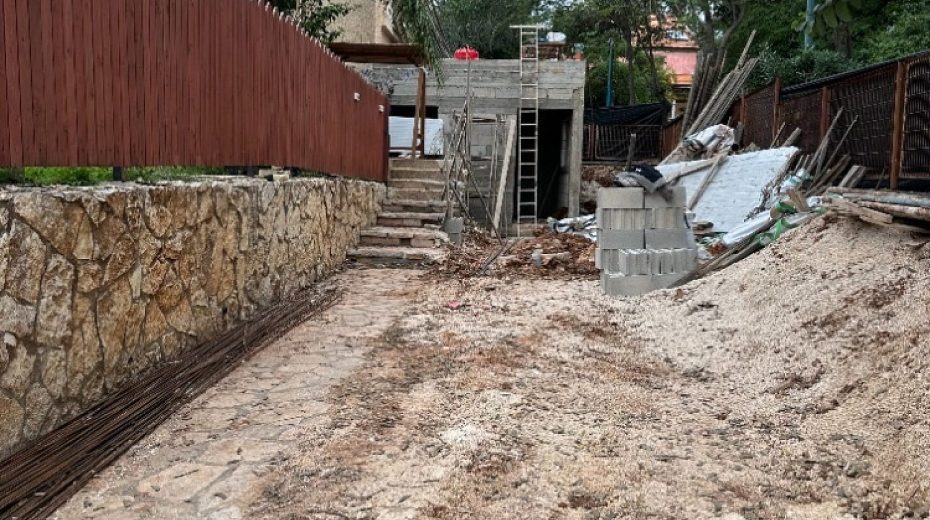 An unfinished home renovation project in Karnei Shomron, 30 miles northeast of Tel Aviv. Photo by Judith Segaloff.